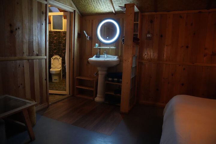 Room 6 of 13