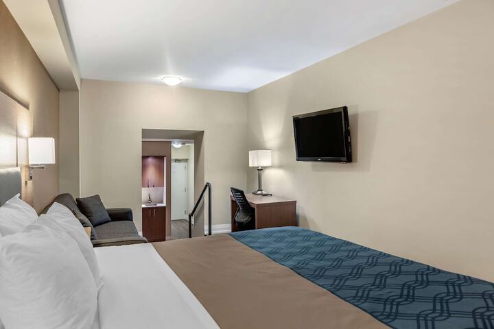 Room 17 of 40