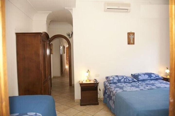 Room 10 of 35