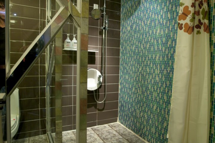 Room 46 of 77