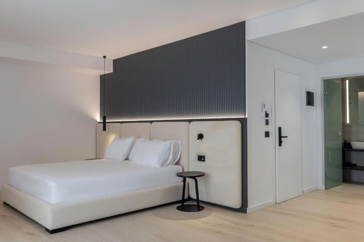 Room 34 of 100