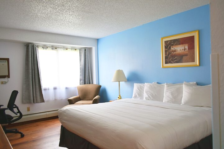 Room 10 of 33