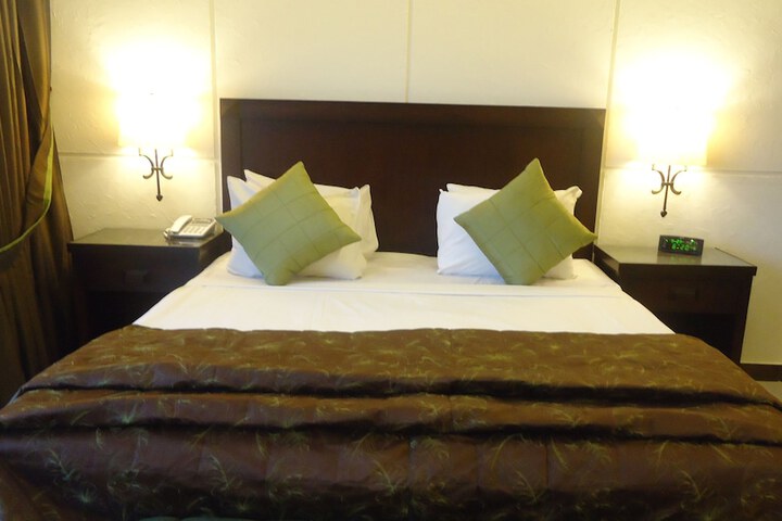 Room 8 of 98