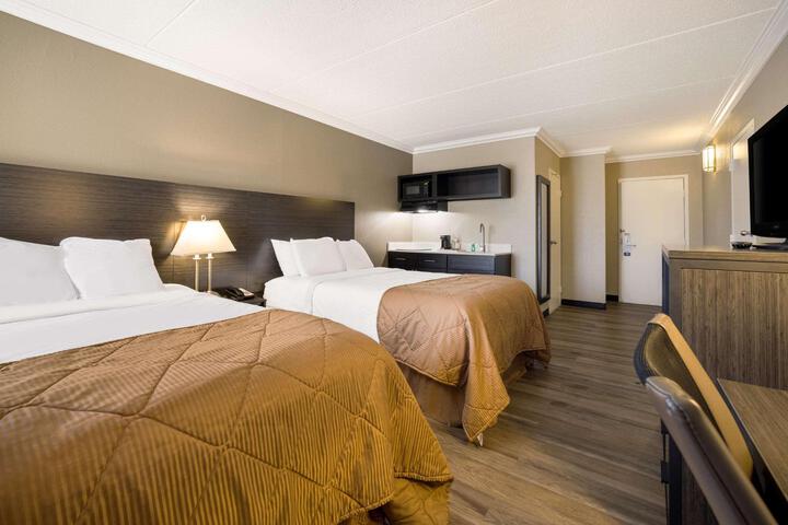 2 Double Beds (7 of 9)
