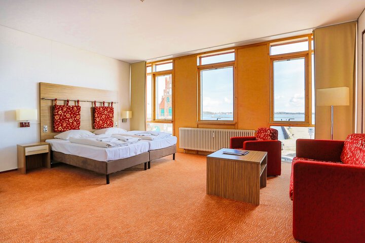 Room 13 of 37