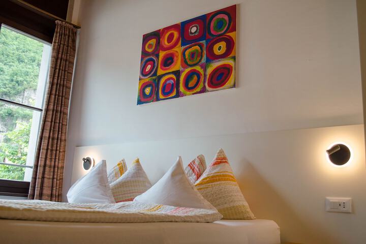 Room 33 of 92