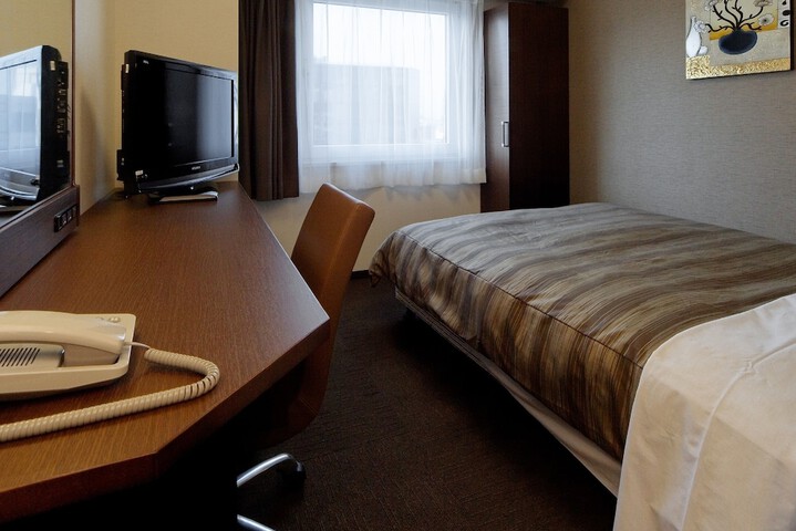 Room 4 of 25