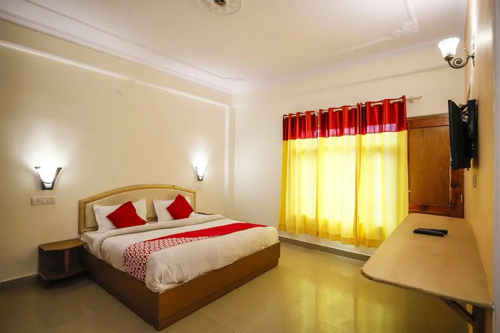 Room 4 of 13