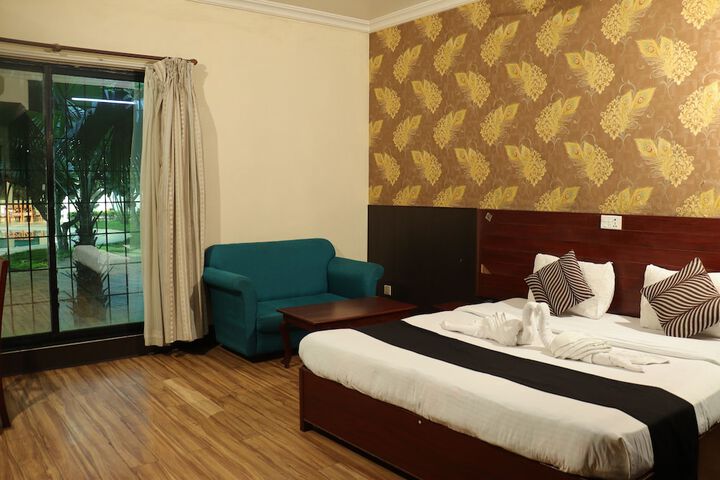 Room 9 of 16