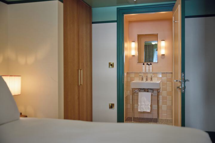 Room 54 of 79