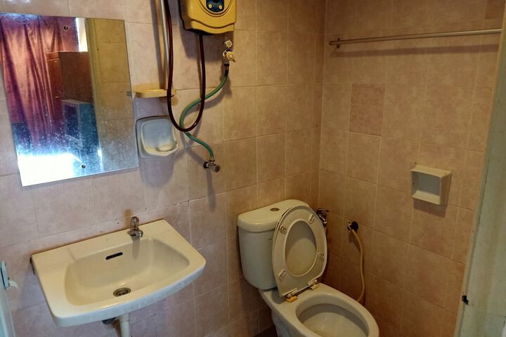 Room 44 of 49