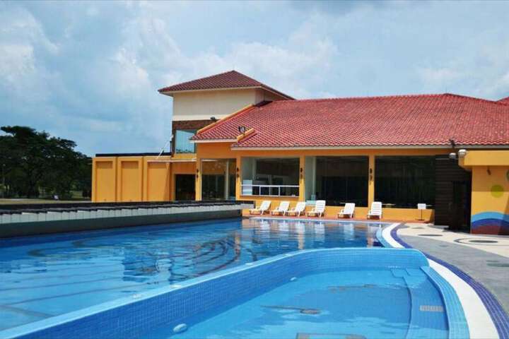 Hotel Pool