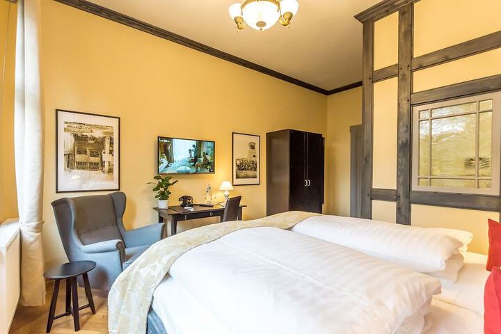 Room 8 of 31
