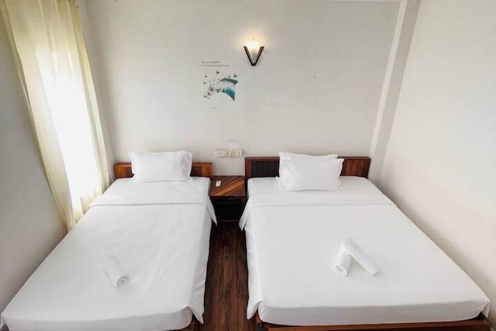 Room 6 of 9