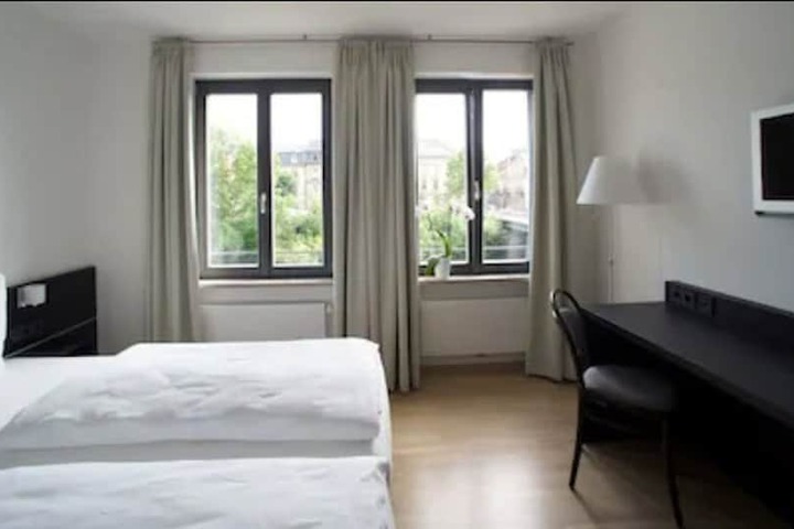 Room 9 of 43