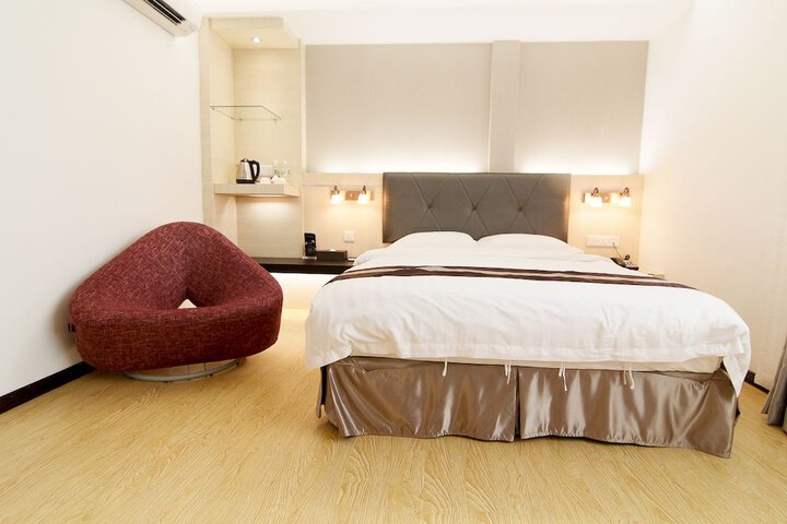 Room 17 of 44