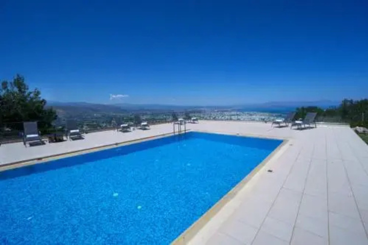 Pool 10 of 13