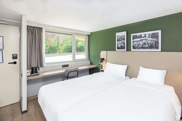 Room 5 of 27