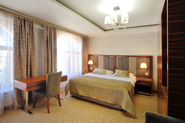 Room 7 of 37