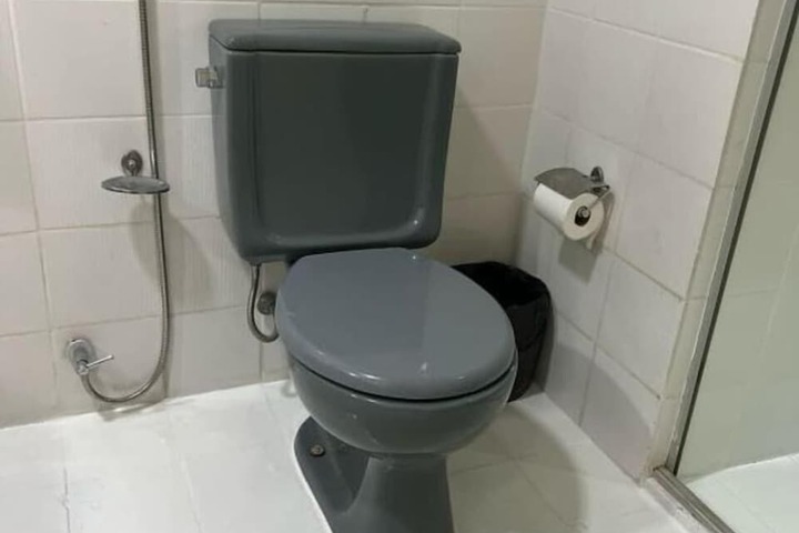 Room 6 of 12