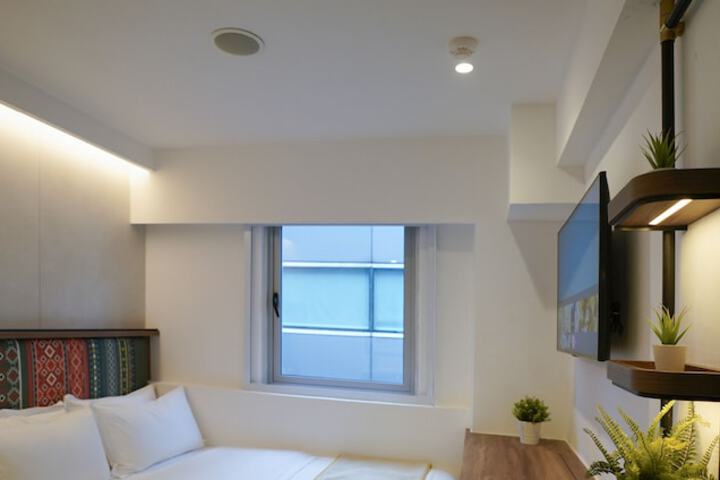 Room 16 of 36