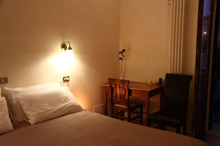 Room 6 of 13