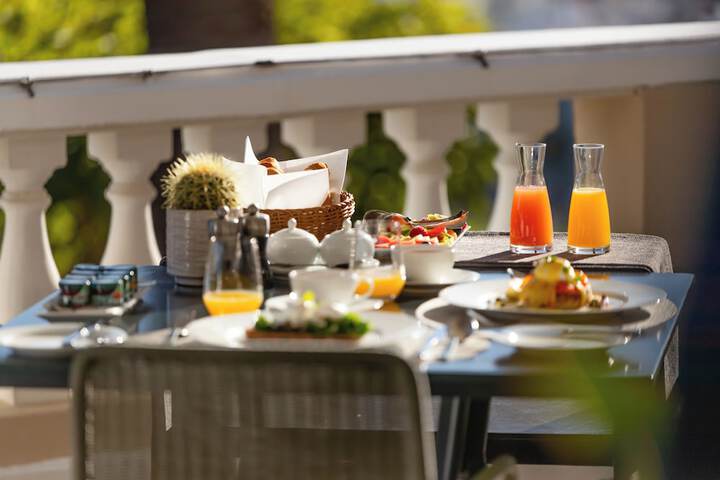 Breakfast/Coffee Service 175 of 215