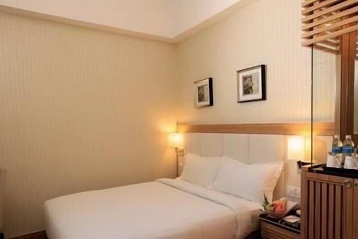 Room 15 of 36