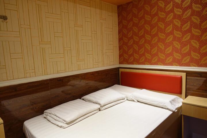 Room 4 of 34