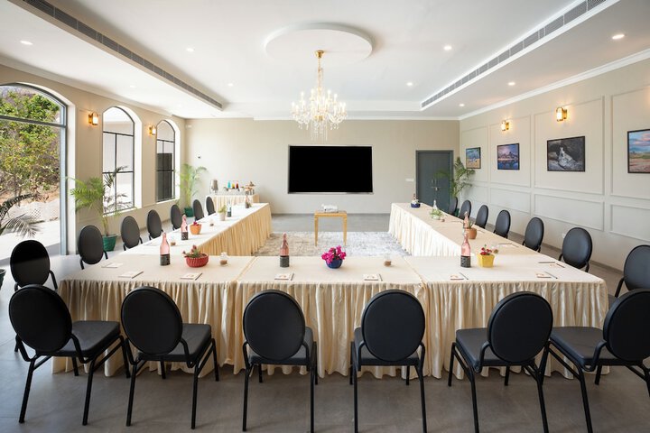 Ballroom/Hall 87 of 123