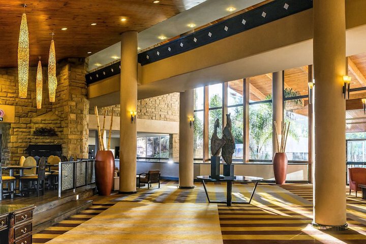 Entrance & Lobby