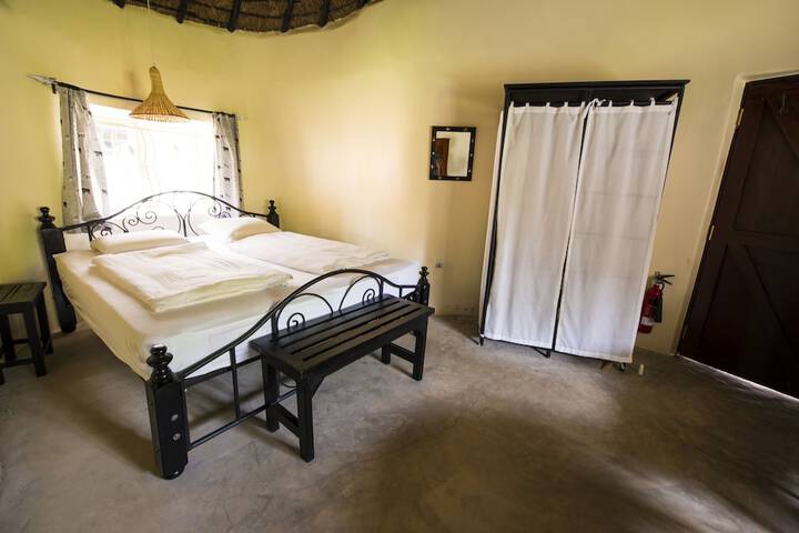 Room 2 of 43
