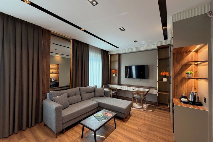 Room 13 of 20