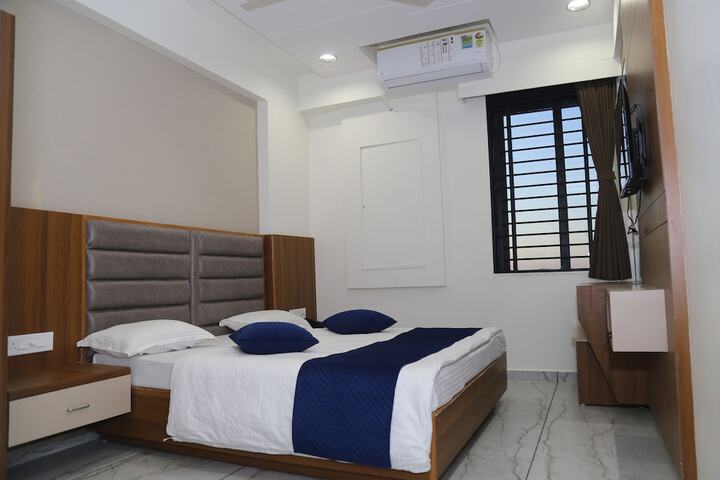 Room 13 of 26