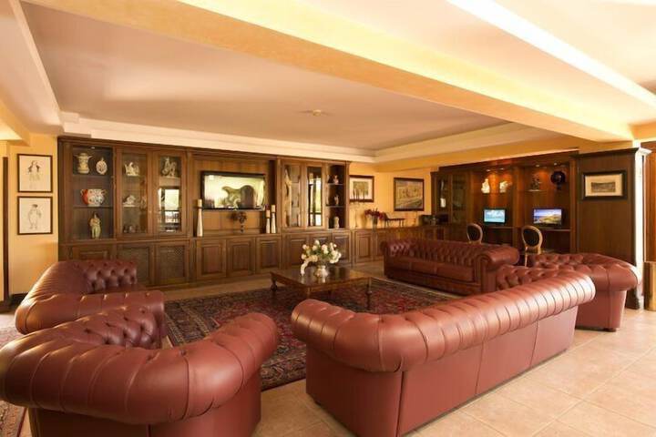 Entrance & Lobby