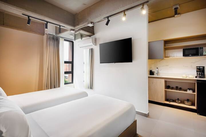 Room 12 of 37