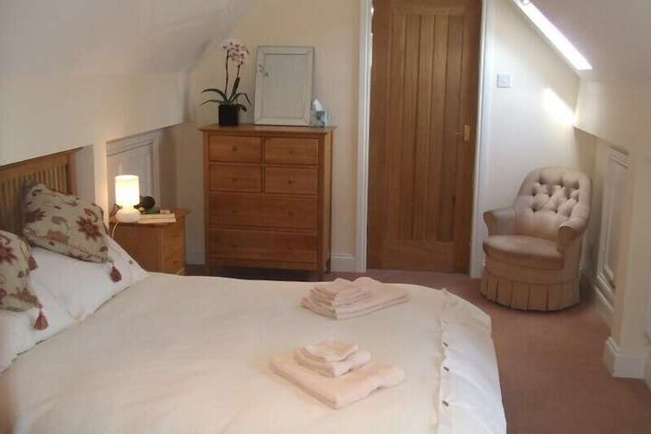 Room 6 of 13