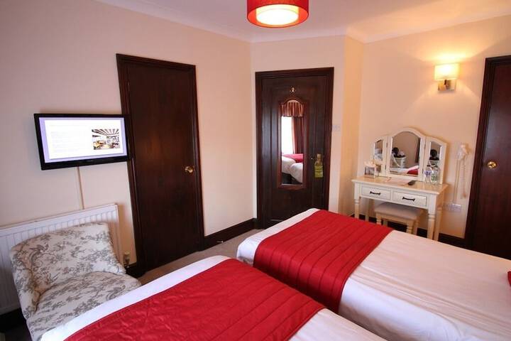 Room 28 of 140