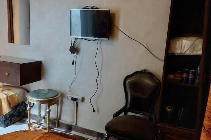 Room 12 of 82