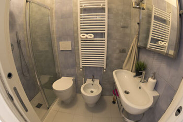 Room 4 of 37