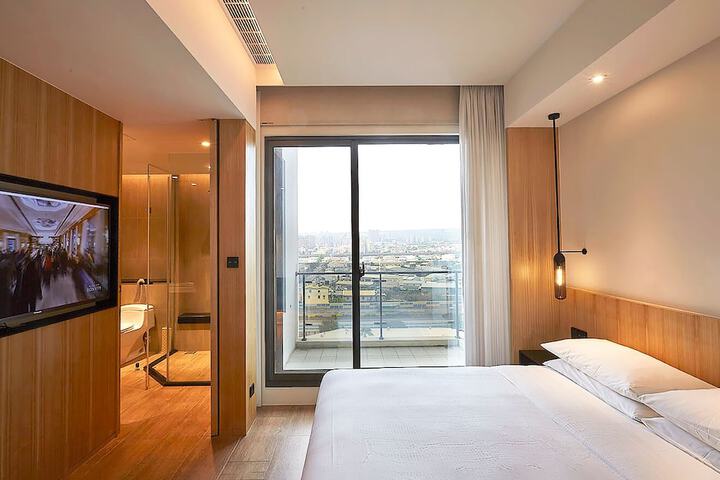 Room 11 of 36