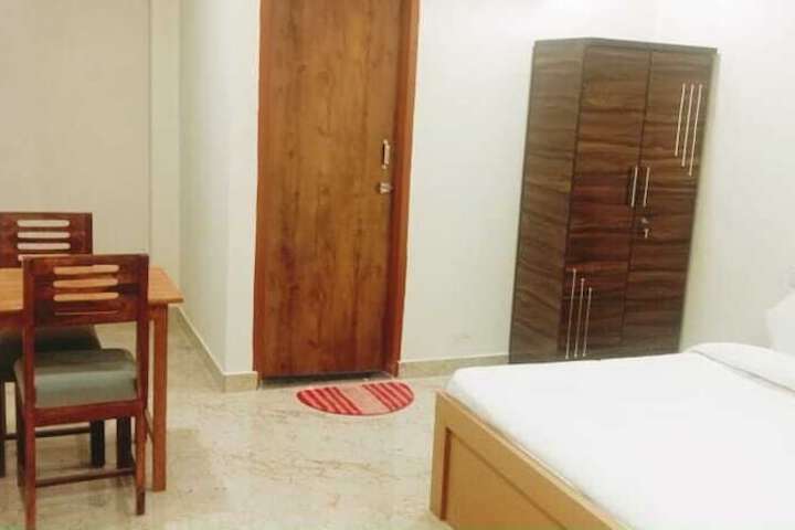 Room 5 of 6
