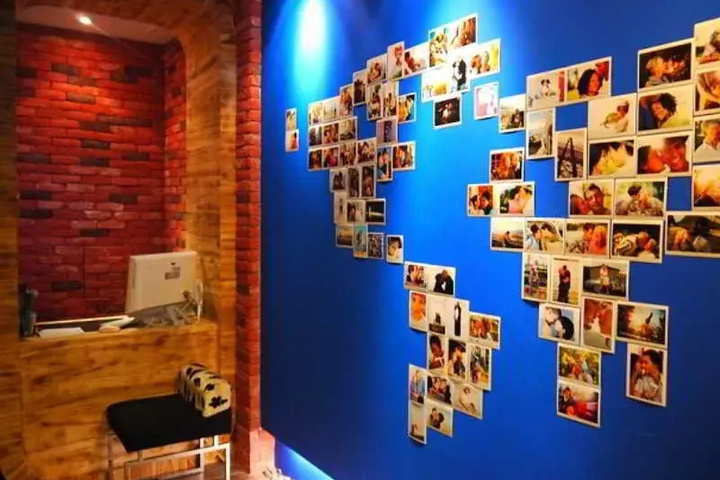 Room 6 of 8