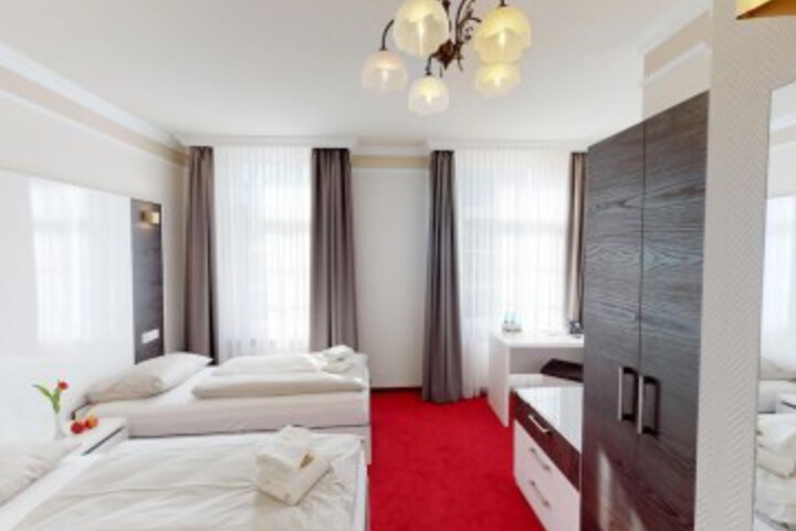 Room 15 of 36