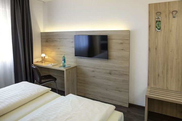 Room 20 of 99