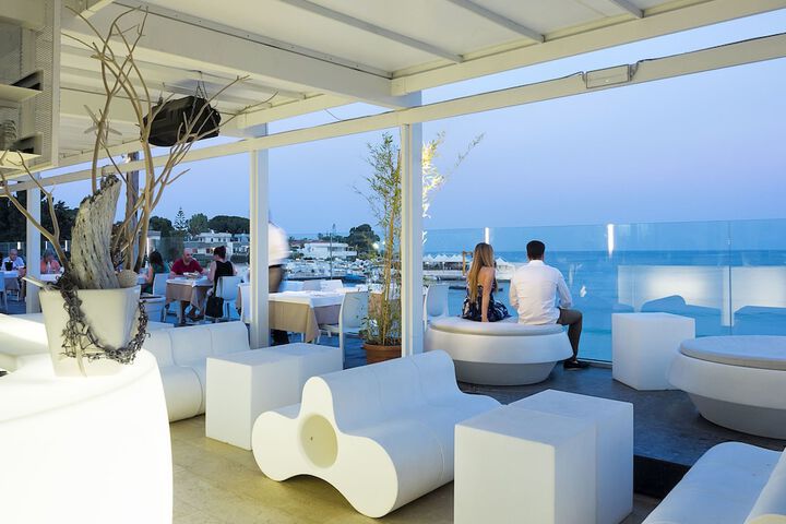 Lounge 58 of 68