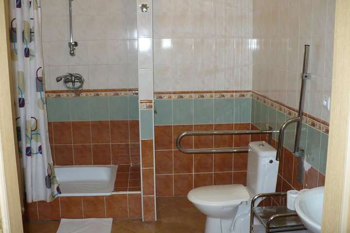 Room 5 of 42