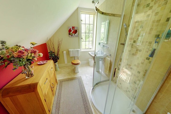 Room 14 of 19