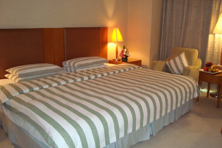 Room 5 of 38