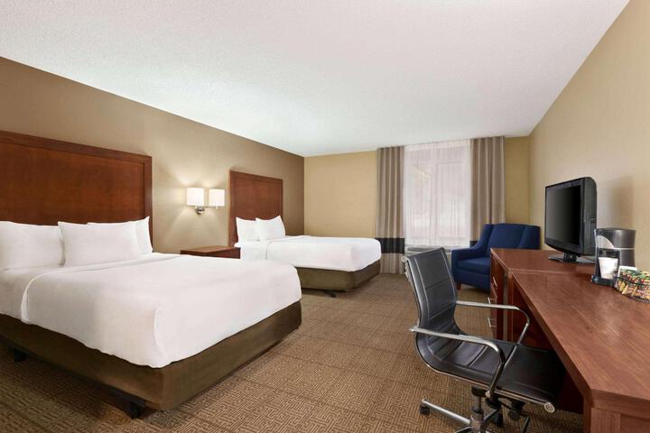 2 Double Beds (7 of 8)